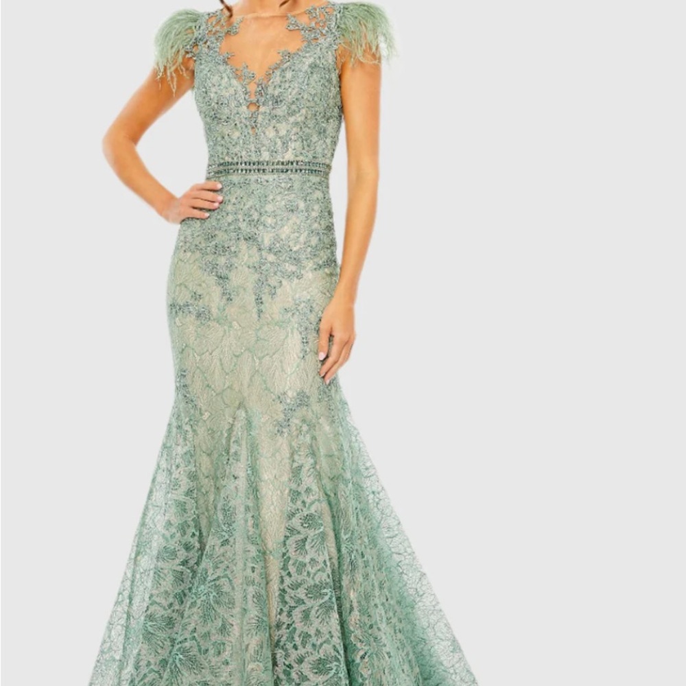 Mac Duggal Green V-Neck Gown with Feather Cap Sleeves size 8